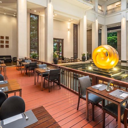 Hotel Grande Centre Point Ploenchit Bangkok Esterno foto The restaurant